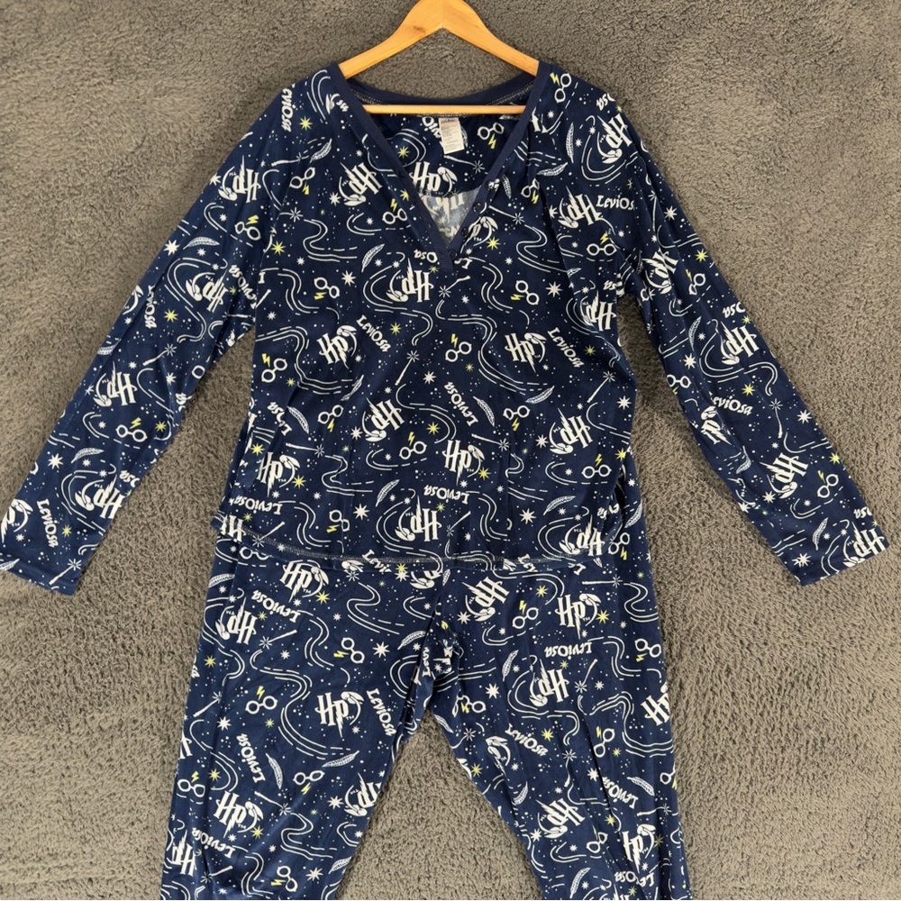 Wizarding World Hogwarts Harry Potter Sleepwear Navy Top and Bottom XL